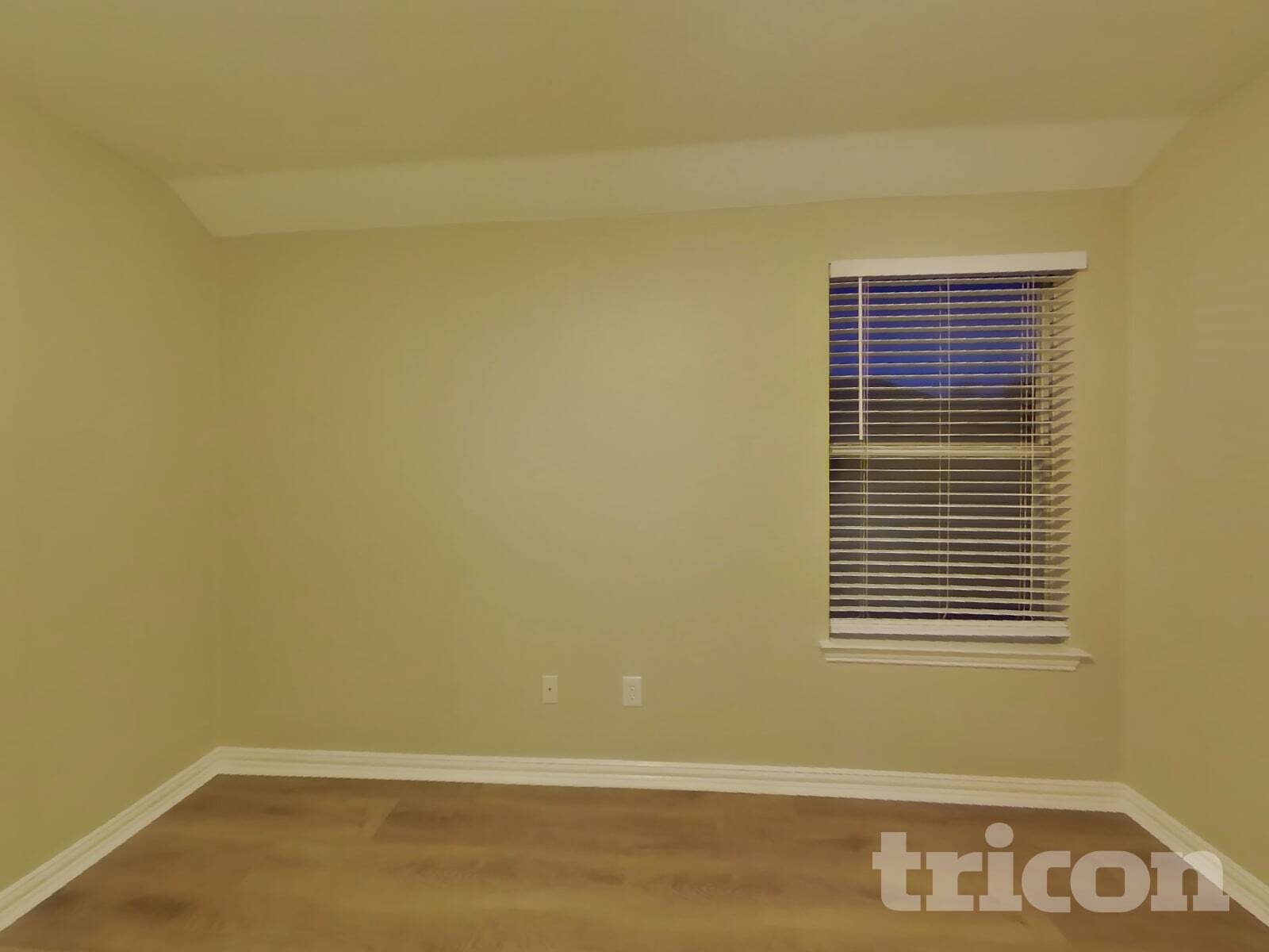 Building Photo - 2304 Greenview Dr