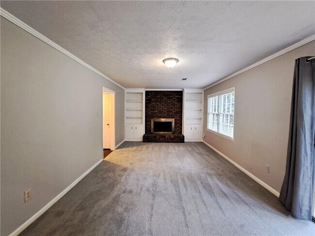 Building Photo - 844 Chandler Dr SW