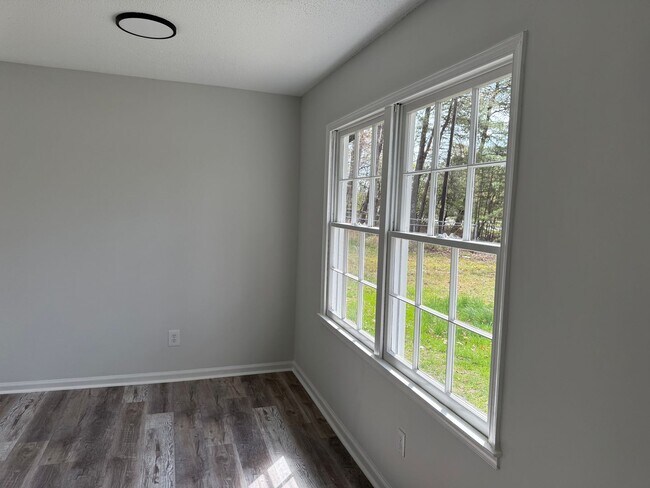 Building Photo - 4811 Chaucer Dr