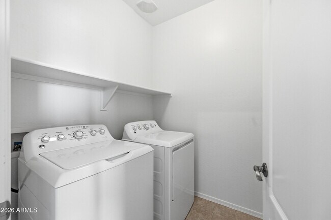 Building Photo - 3691 E Leslie Dr