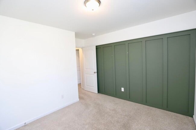 Building Photo - 2943 Old Field Rd