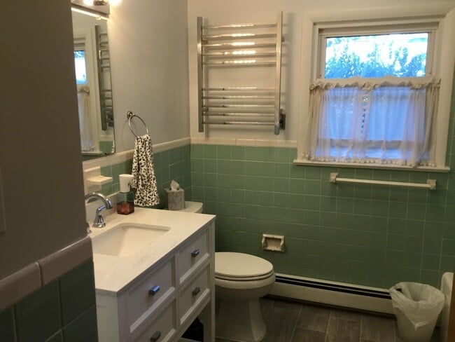Building Photo - Recently updated ranch in Thoroughgood!