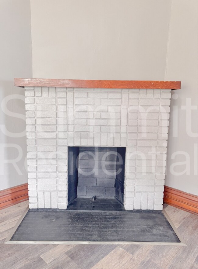 Building Photo - **MOVE IN SPECIAL $200 SECURITY DEPOSIT**
