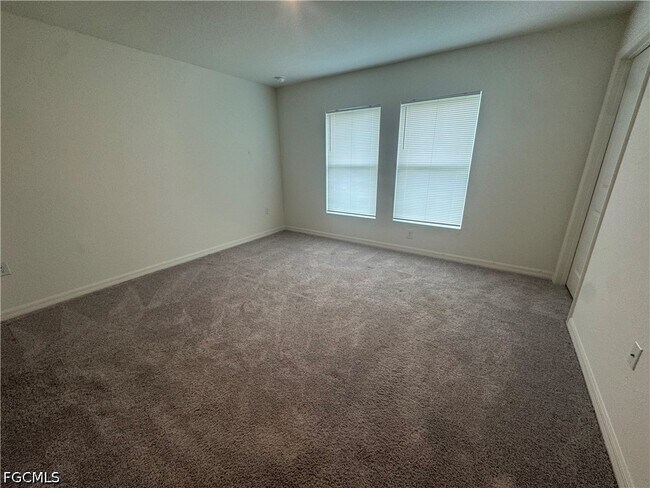 Building Photo - 858 Friendship Cir