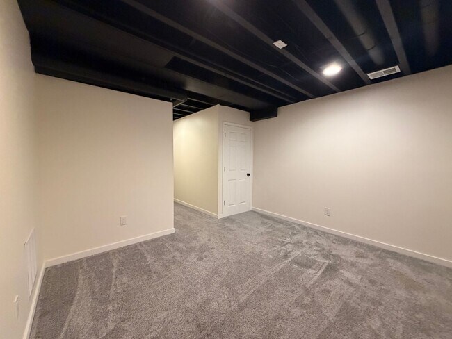 Building Photo - 3050 Ledgestone Pl NE