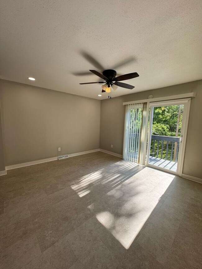 Building Photo - Coming Soon in Independence – Updated 3-Bedroom Duplex with 1-Car Garage