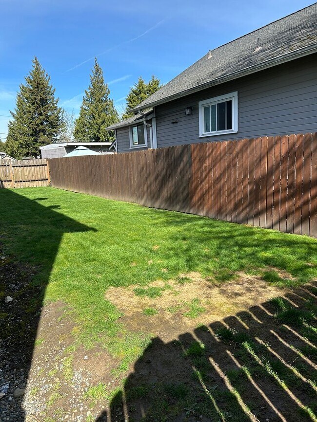 Building Photo - Renovated Ground Floor 1 BD/ 1 BA!