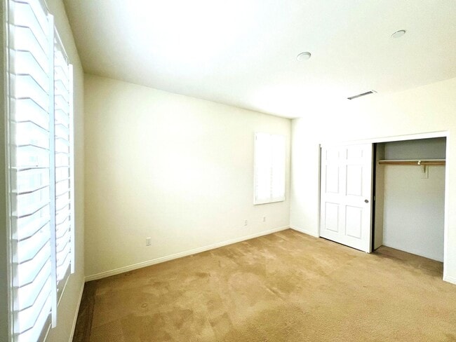 Building Photo - Beautiful 4 Bedroom, 2.5 Baths Single Family Home with 3 Car Tandem Parking Garage and Backyard w...