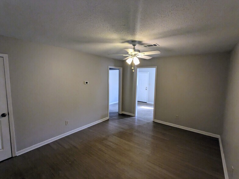 Building Photo - 421 Thacker Loop