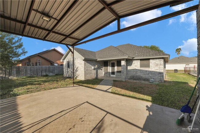Building Photo - 7538 Camelot Dr