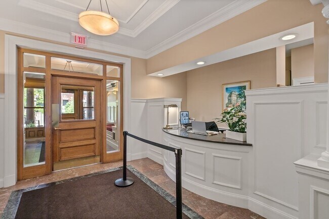 Building Photo - 416 Marlborough St