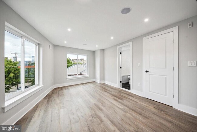 Building Photo - 1801 N 6th St