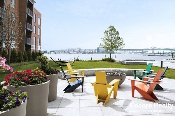 Building Photo - 126 Border St