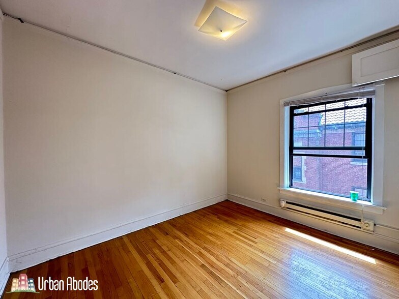 Building Photo - 1133 Oak Ave