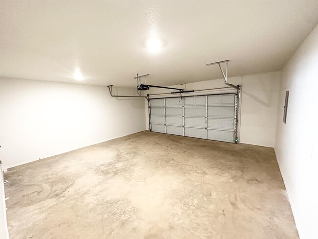 Building Photo - 875 S Amarillo Ave
