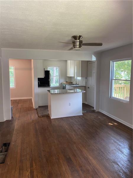 Building Photo - 950 Hall St SW