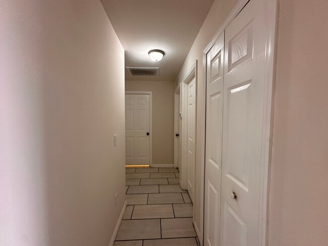 Building Photo - 314 NW 7th Pl