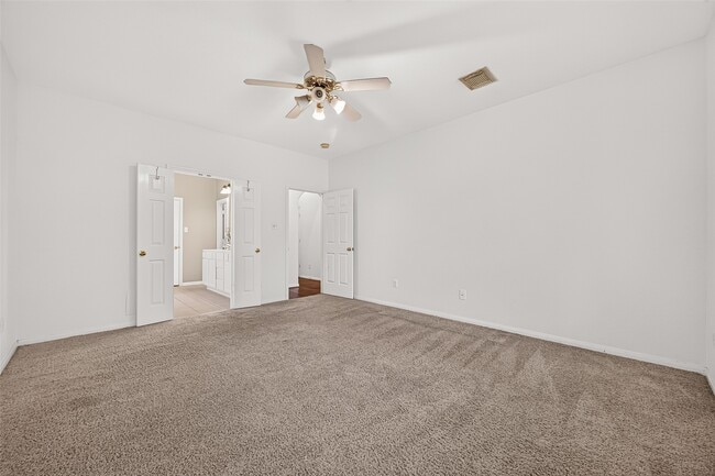 Building Photo - 2710 Five Oaks Dr