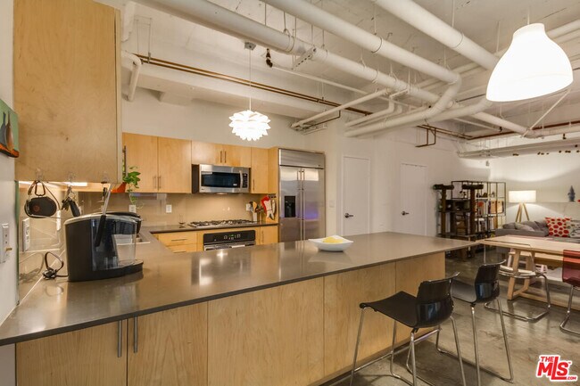 Building Photo - 1100 S Grand Ave