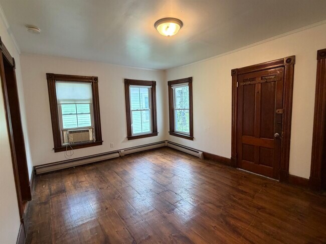 Building Photo - 110 Estey St