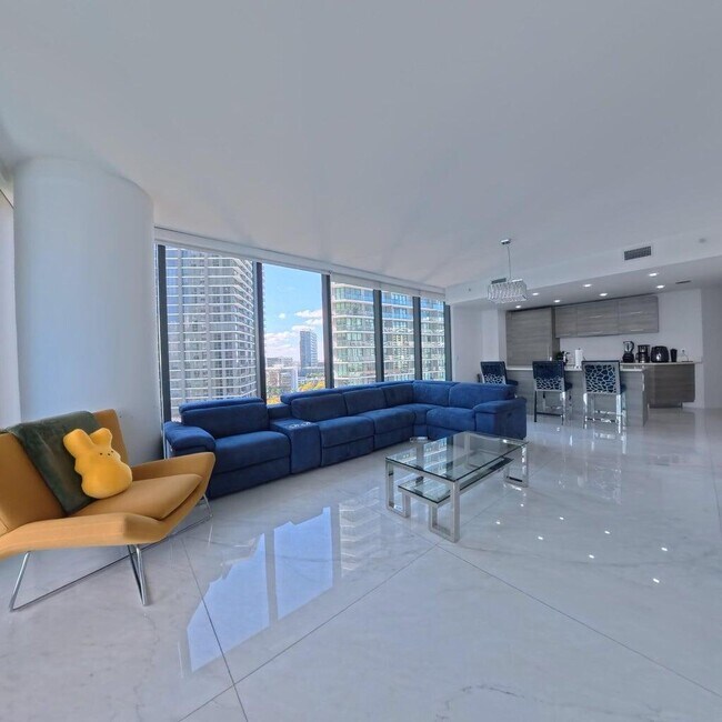 Building Photo - 650 NE 32nd St