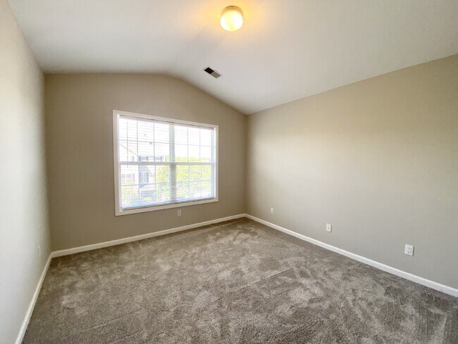 Building Photo - Spacious End Unit, Four Bedroom Townhouse in Cypress Ridge!