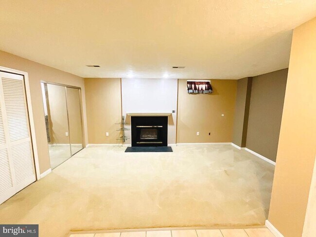 Building Photo - 404 Potomac Hills Dr