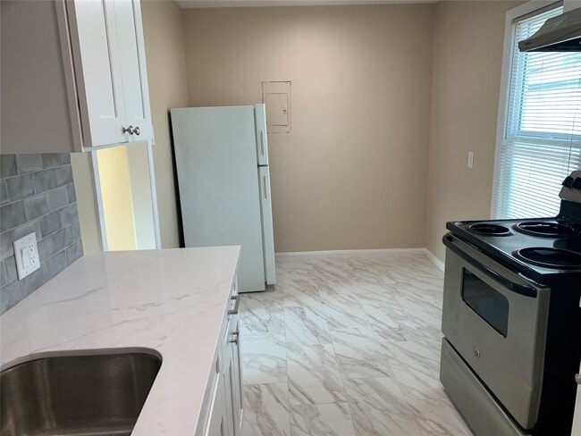 Building Photo - 307 Avondale St