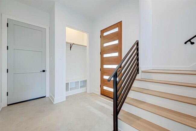 Building Photo - 3503 Anita St