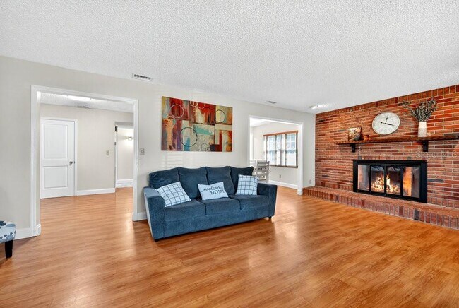 Building Photo - 223 Denese Ln