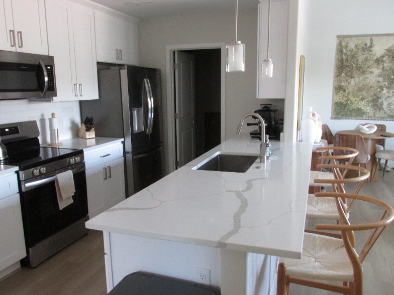 Building Photo - 2030 E River Rd