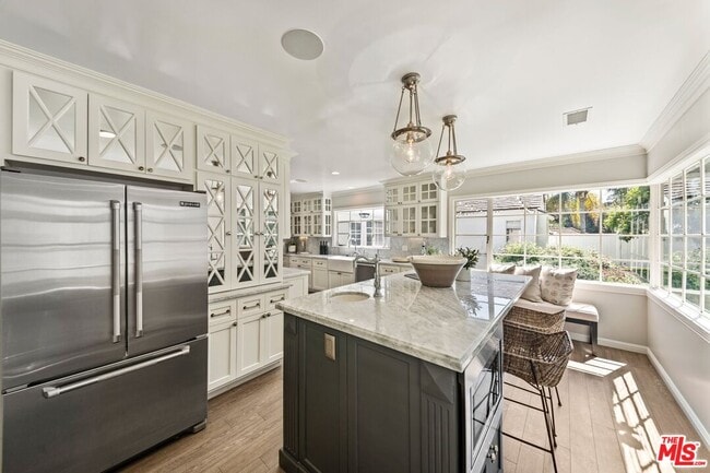 Building Photo - 2107 Coldwater Canyon Dr