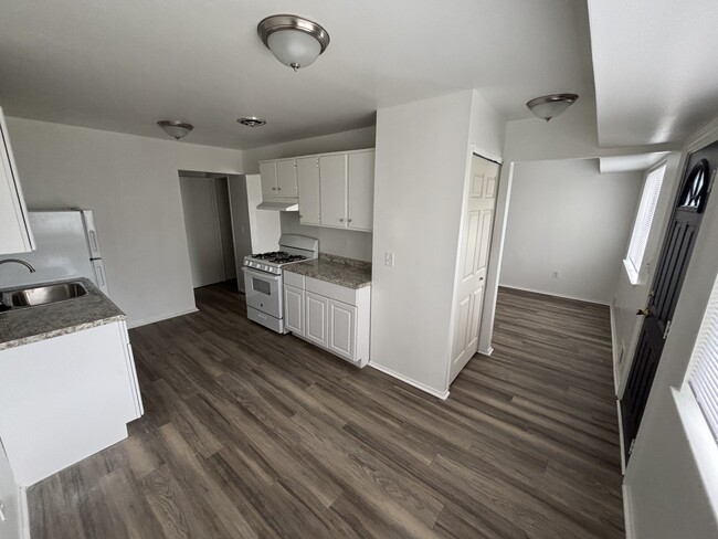 Building Photo - 24885 Mayfair St