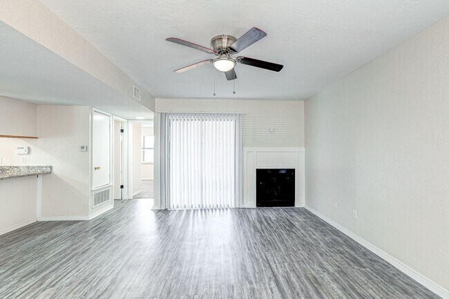 Building Photo - Beautiful 2bed/2bath Flat