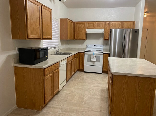 Building Photo - 814 W Cholla St