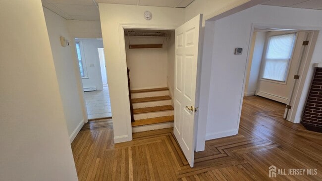 Building Photo - 2304 Woodbridge Ave