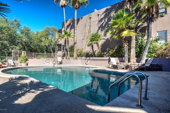 Building Photo - 6655 N Canyon Crest Dr