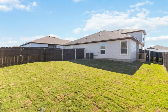 Building Photo - 618 Staglin St