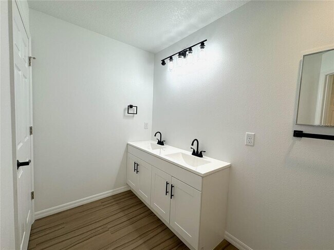 Building Photo - 8789 E Albertson Ct