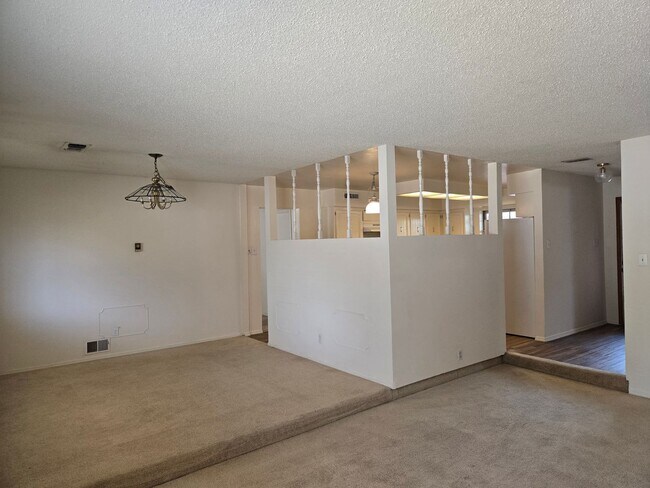 Building Photo - 11317 Baja Dr NE