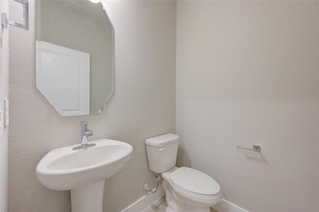 Building Photo - 1709 Summerlyn Ter Dr