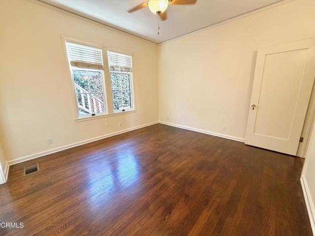 Building Photo - 590 S Oakland Ave