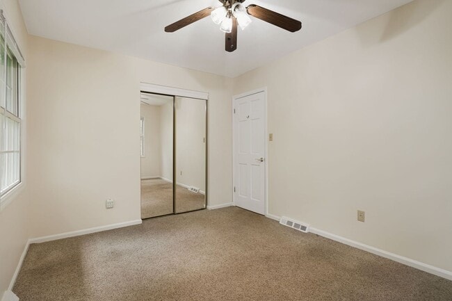 Building Photo - 3-Bedroom Home in North AVL with Studio an...