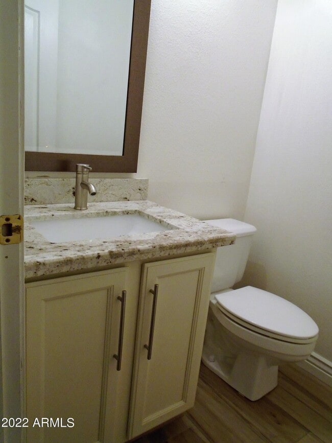 Building Photo - 1013 W Sandra Ter