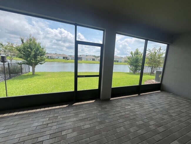 Building Photo - Like-New Lakefront Home in Sawmill Creek