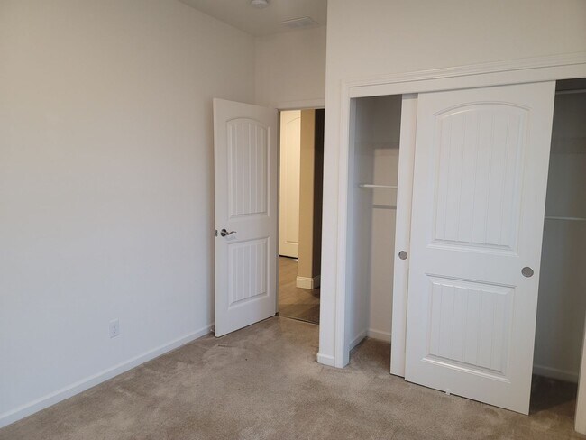 Building Photo - Lodi/Gated Community/Move in Ready