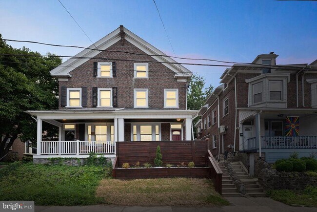 Building Photo - 5445 Ridge Ave