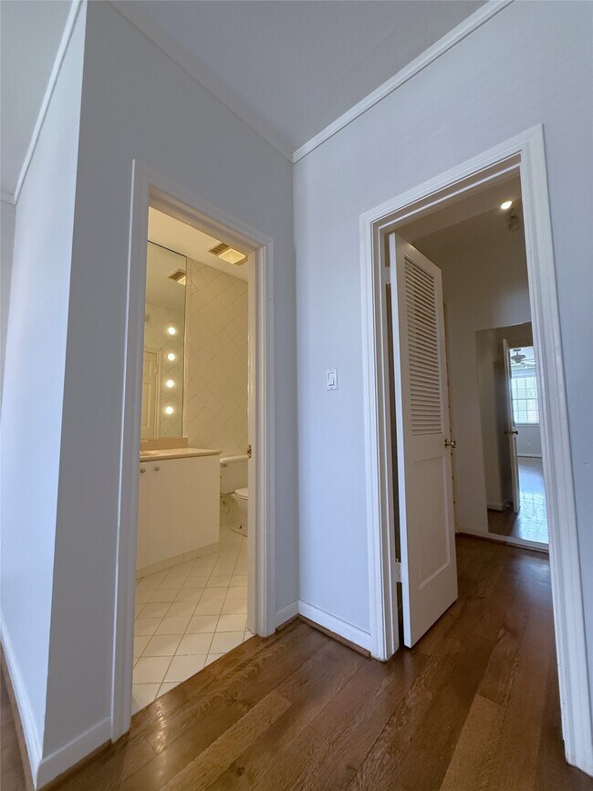 Building Photo - 2813 Saint St