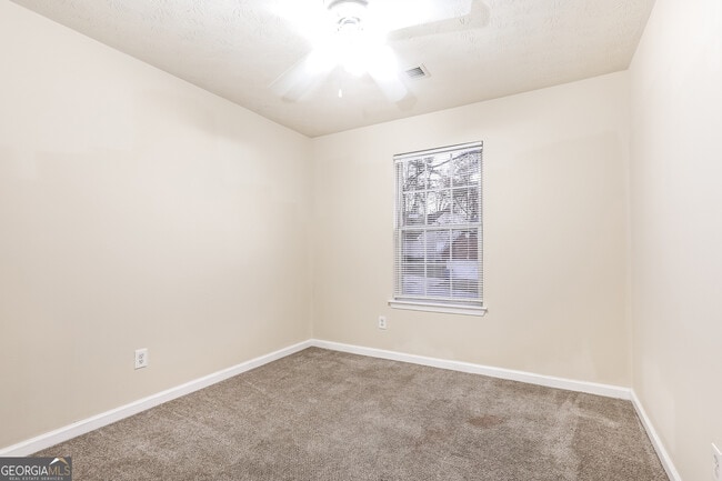 Building Photo - 2585 Lake Royale Dr