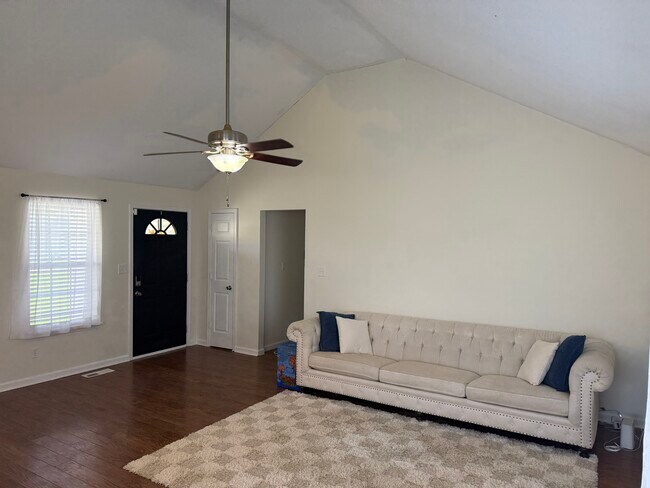 Building Photo - 513 Gainey Dr